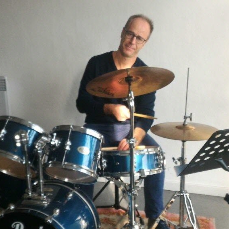 olivier-bres-professeur-est-diplome-de-percussions-classiques-au-conservatoire-1476904358
